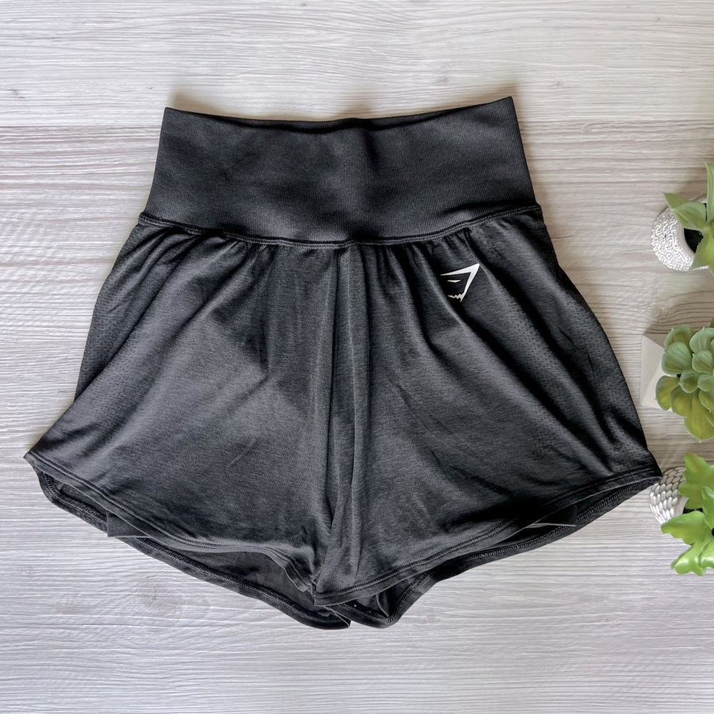 GYMSHARK two layer running shorts size M